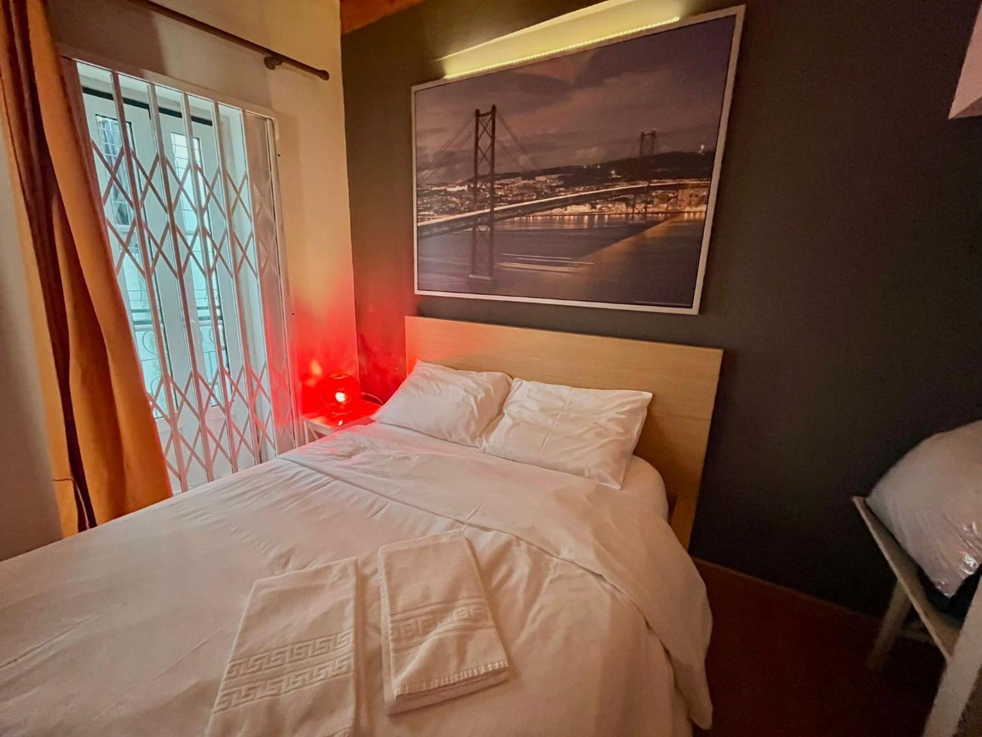 2 Bedroom, 2 Bathroom Apartment - Travessa Da Madalena Lisbon Bagian luar foto
