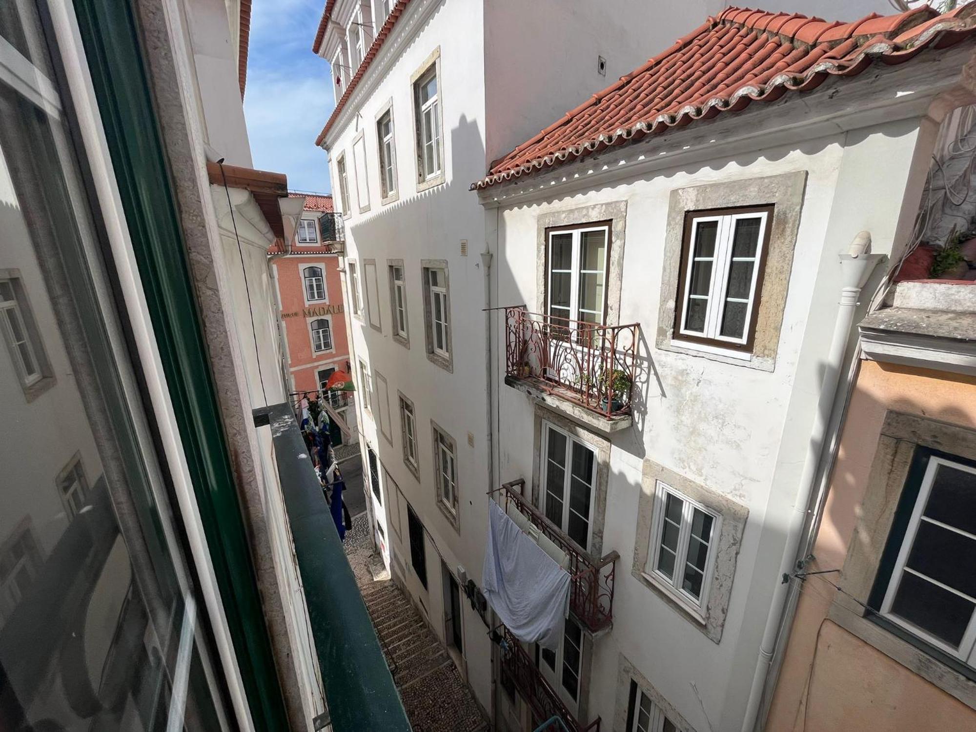 2 Bedroom, 2 Bathroom Apartment - Travessa Da Madalena Lisbon Bagian luar foto